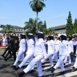 Komandan dan Prajurit Lanal Bandung Ikuti Upacara Pengibaran Bendera Merah Putih Dalam Rangka Hut Ke-80 Kemerdekaan Republik Indonesia Tingkat Provinsi Jawa Barat Tahun 2025